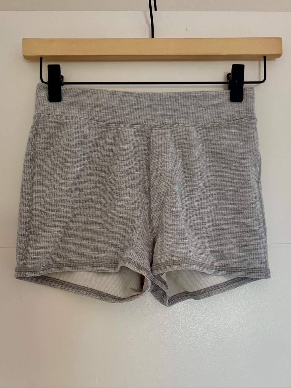 ALO Yoga Light Gray Waffle Knit Athletic Shorts (XS)